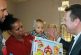 Alcalde Aponte lleva alegría a niños en el Hospital Doctor’s Center en Carolina