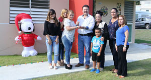 Alcalde José Carlos Aponte entrega nuevo hogar a familia carolinense